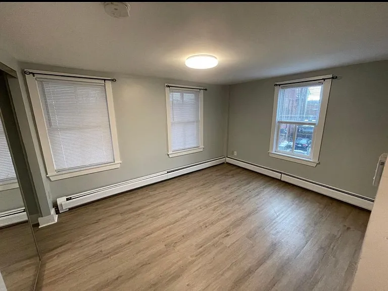100 Main St #8 — Photo 2