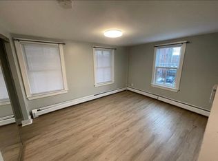 100 Main St #8, Newmarket, NH 03857