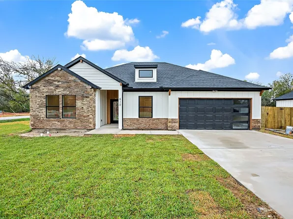 610 S Williams St, Italy, TX 76651