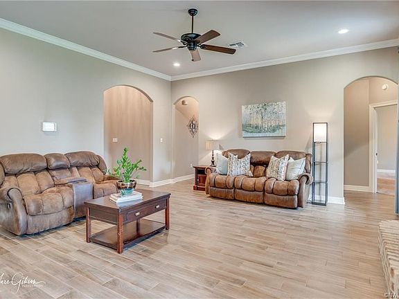 4th image of 1001 Green Wood Cir