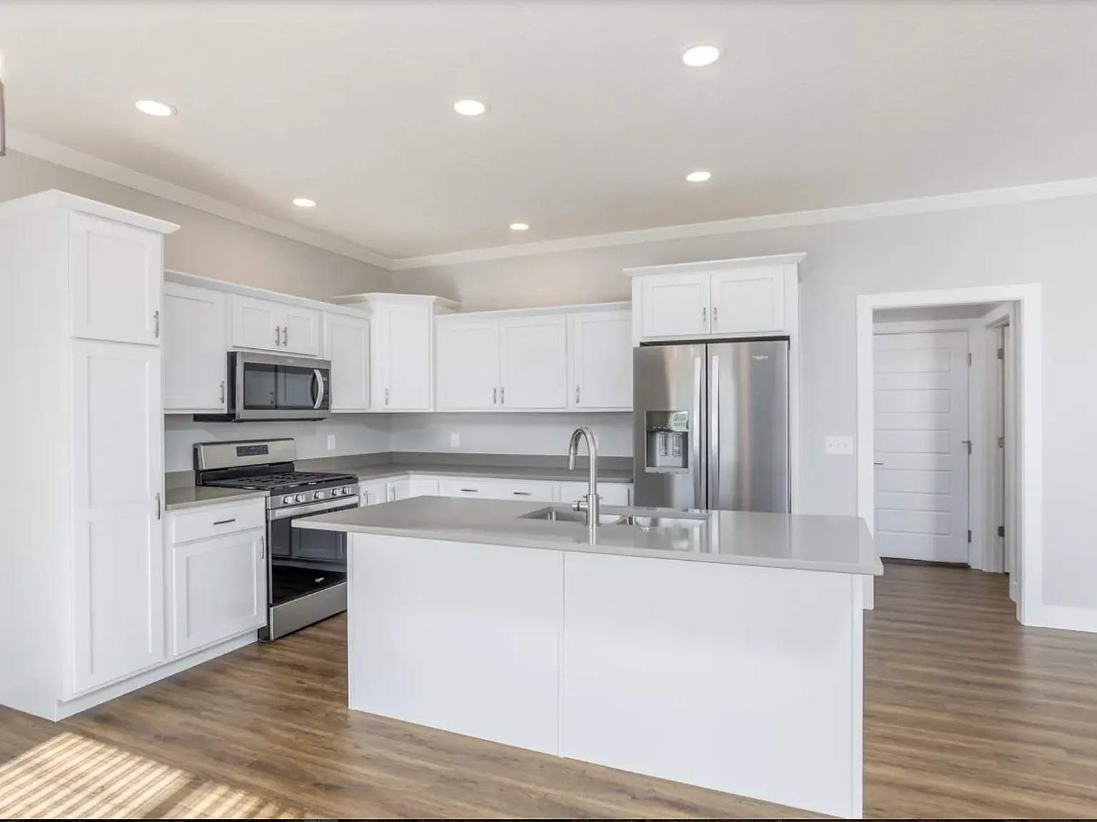 3 bed, 1851 sqft, $2,550 — Photo 1