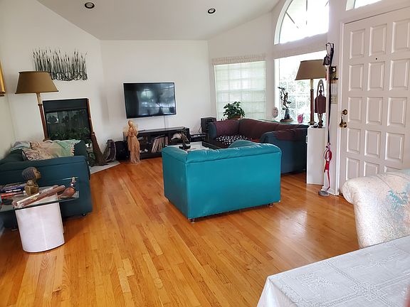 2nd image of 2534 Wellesley Ave