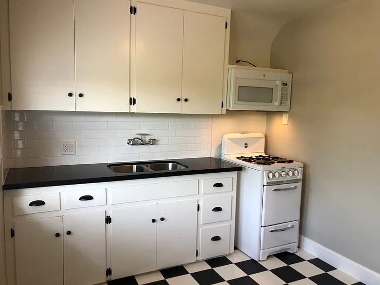 150 N Berkeley Ave #B — Photo 4