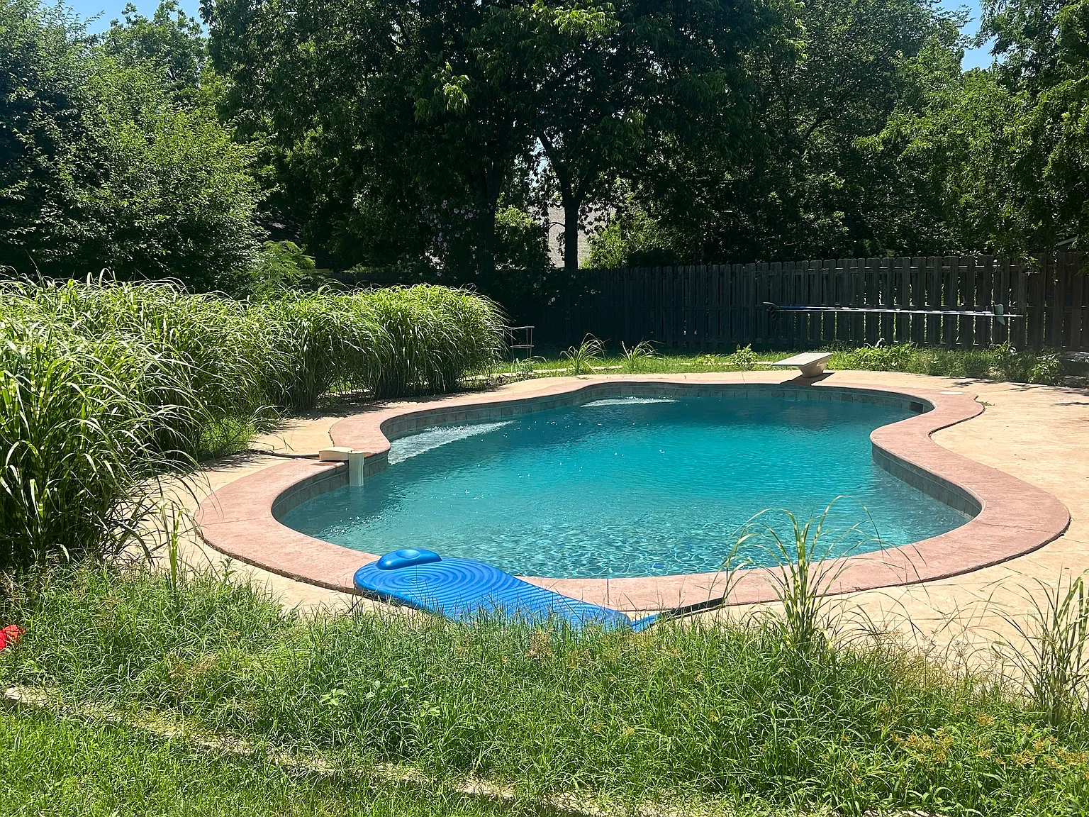 3 bed, 2100 sqft, $2,100 — Photo 3