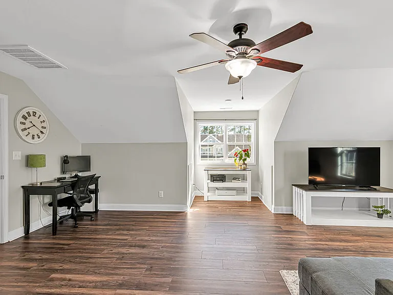 218 Maidstone Dr — Photo 20