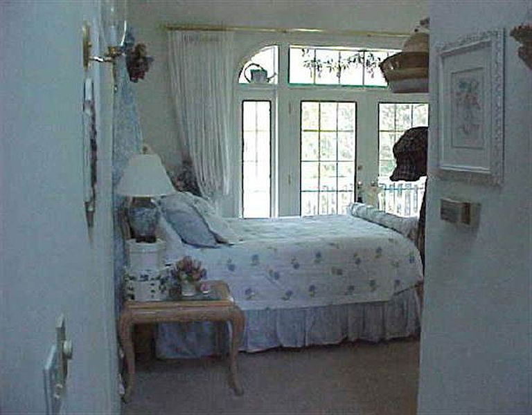 5th image of 406 VESPER Court