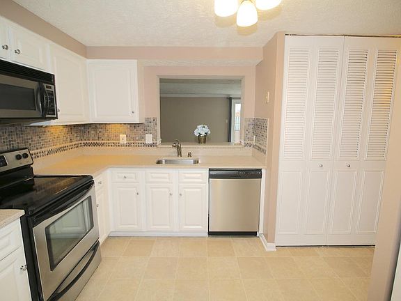 3rd image of 4681 Whitely Ct