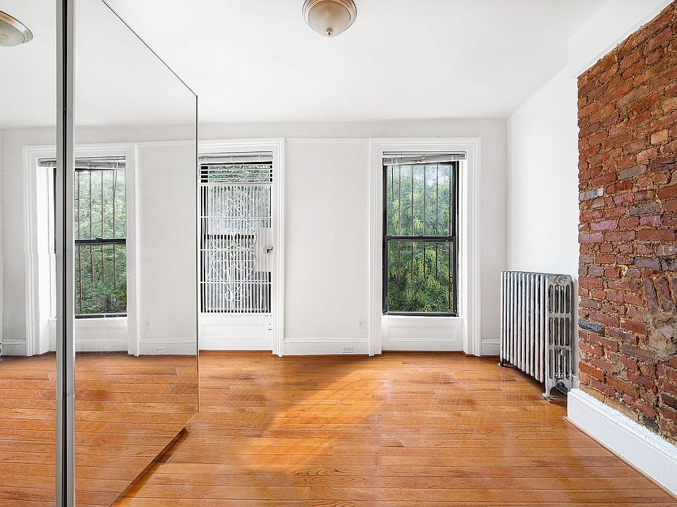 1st image of 450 W 49th St APT 8