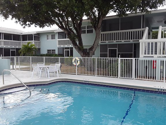 3rd image of 222 N Federal Hwy APT 221
