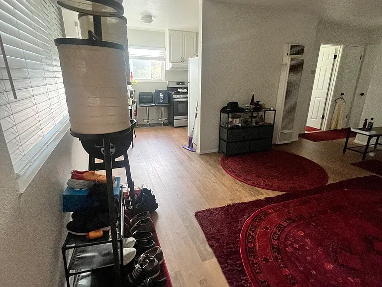 582 E H St #4 — Photo 3