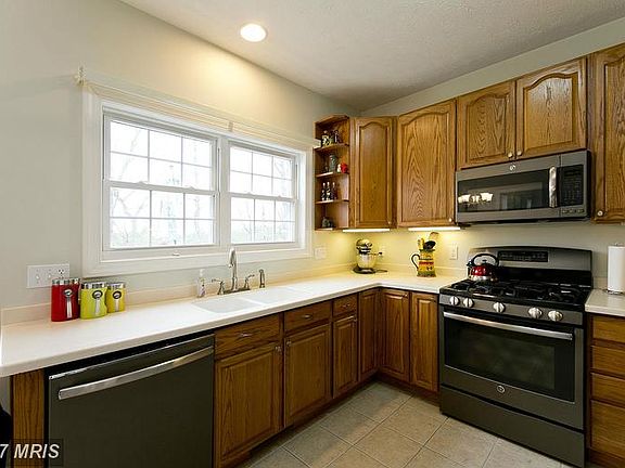 4th image of 123 Laredo Ct