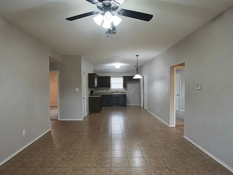 Coming Soon! 3 Bed 2 Bath 1 Car Duplex- Lindale Isd! — Photo 4