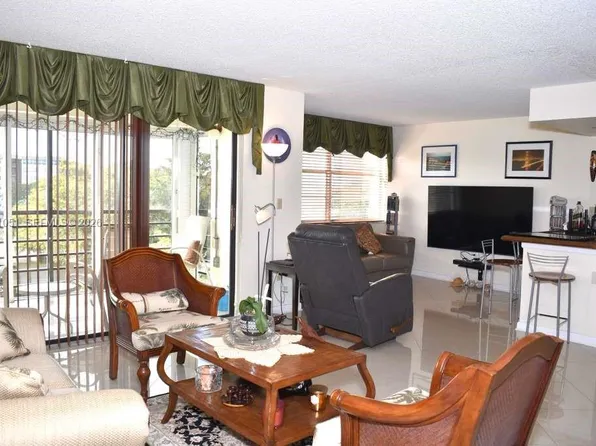 1300 Saint Charles Pl APT 617, Pembroke Pines, FL 33026