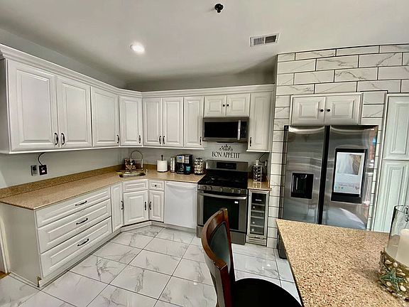 5th image of 12 Noah Ct