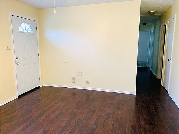 5th image of 303 Turner St
