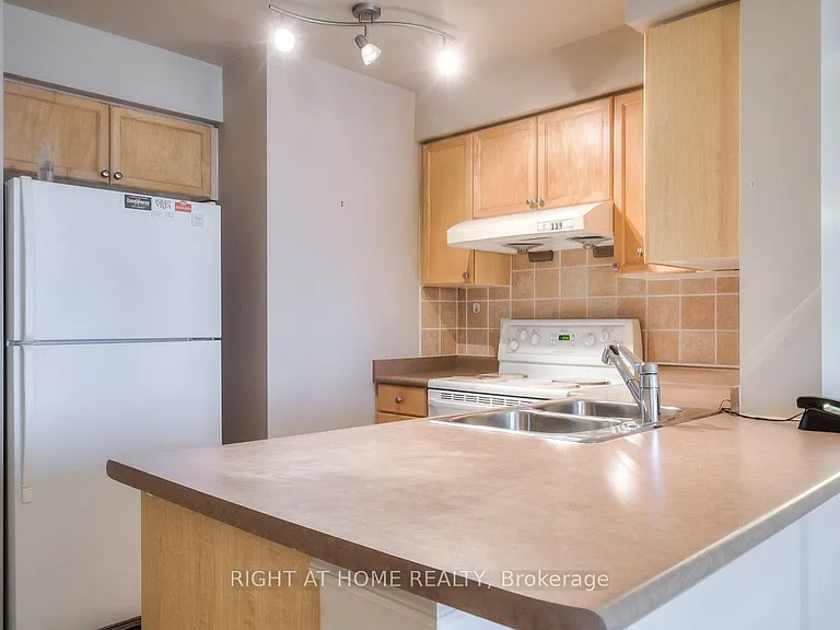 61 Town Centre Ct #1106 — Photo 5
