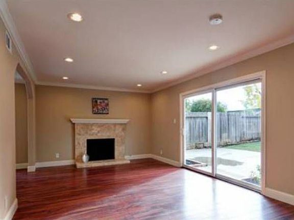 Living Room/Fireplace