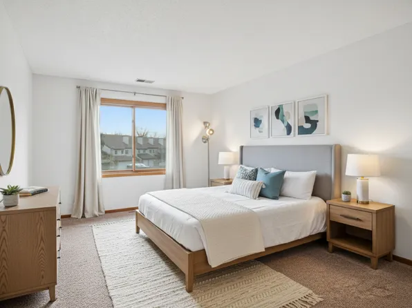 766 County Road F W APT I, Saint Paul, MN 55126