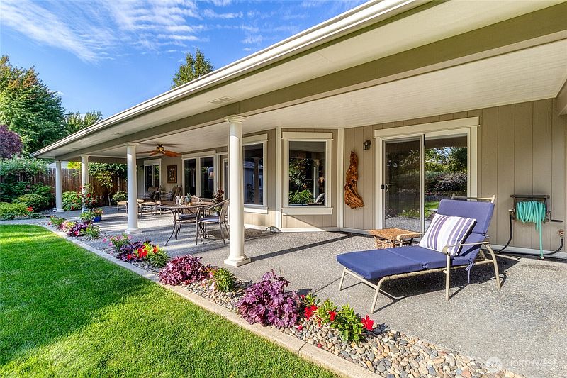 3rd image of 2336 Hawk Drive