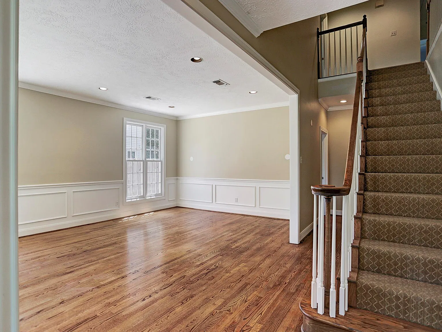 4 bed, 4.5 bath, 3206 sqft, $7,000 — Photo 2