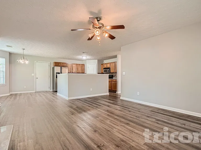 552 Howell Dr — Photo 17