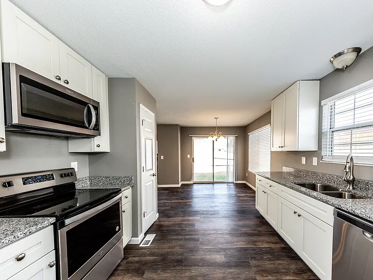 1113 S Walnut St — Photo 12