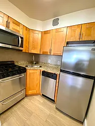 Rented by Harris Philip NYC