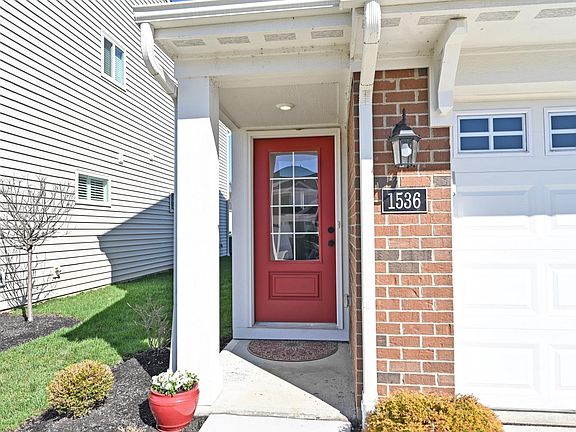 3rd image of 1536 Summerview Ln