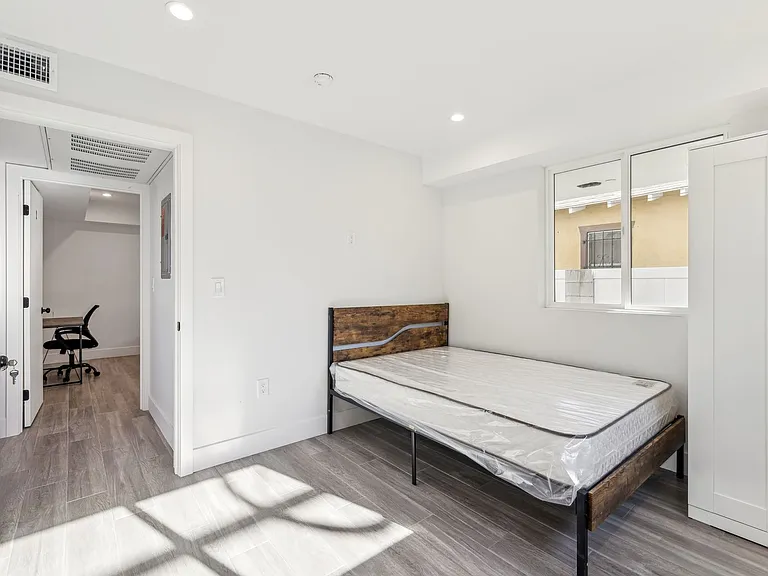 MH 1314 W 35th Pl — Photo 12