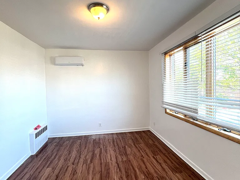 2032 W 4th St #2 — Photo 2