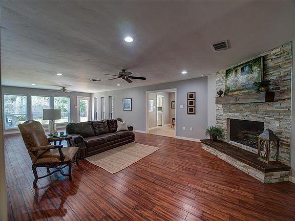 3rd image of 1115 Austin Colony Dr