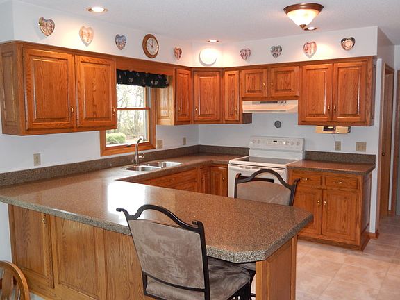 4th image of 2233 Oakcrest Ln