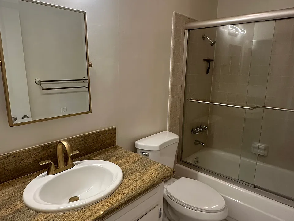 1728 Montana Ave #5D