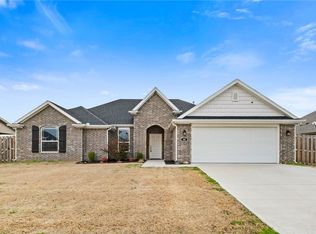 60 N Manhattan Way, Fayetteville, AR 72704