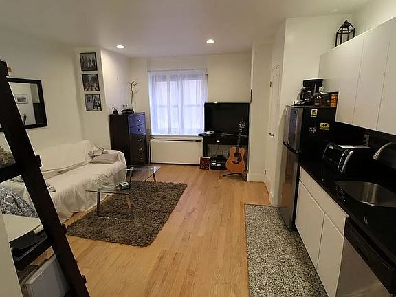 4th image of 207 E 37th St APT 5J