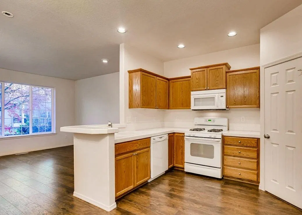 2 bed, 1498 sqft, $2,200 — Photo 2