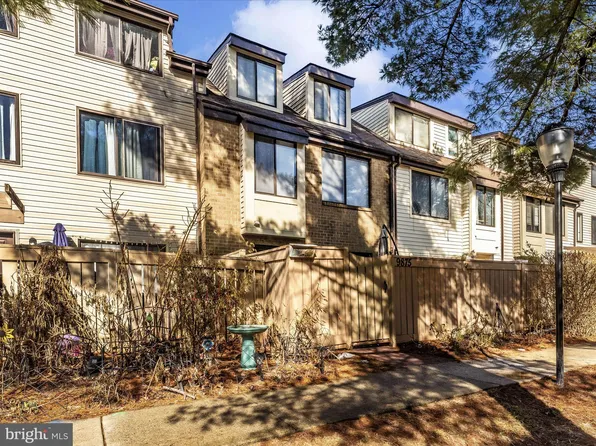 9875 Brookridge Ct, Gaithersburg, MD 20886