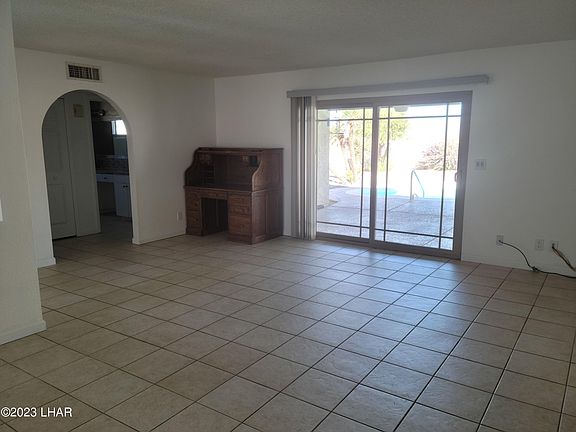 3rd image of 2361 Daytona Ave
