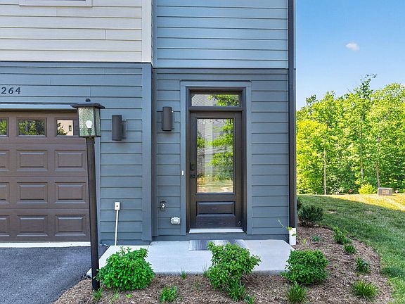 3rd image of 2264 Fowler Cir