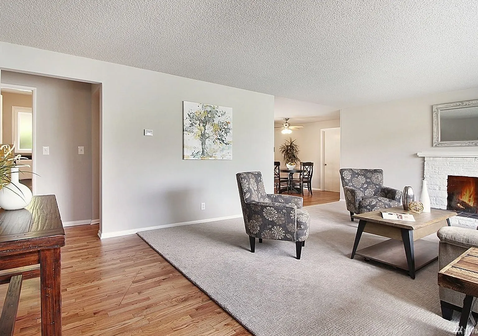 3Bd/2.5Ba Edmonds Home — Photo 3