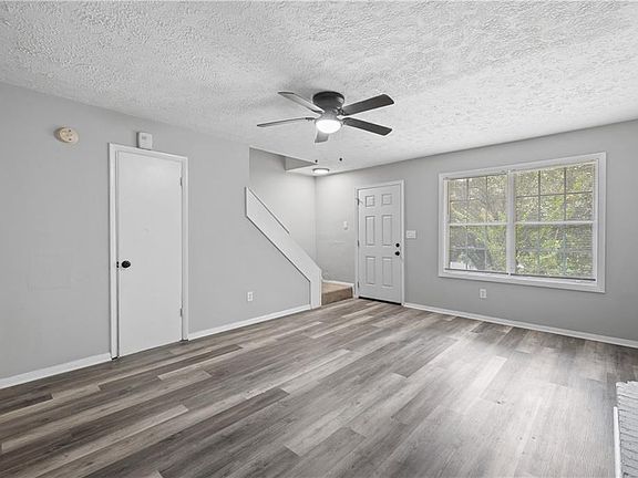 5th image of 2897 Spruce Cir