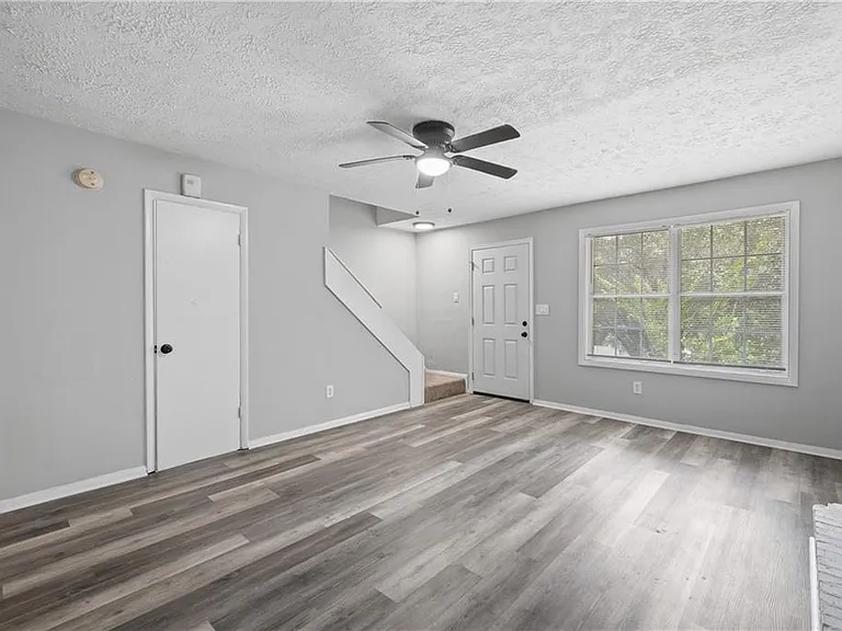 2897 Spruce Cir — Photo 5
