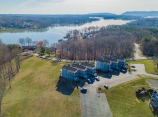 114 Waterside Cir APT B8, Moneta, VA 24121