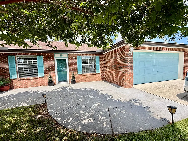 861501 Worthington Dr — Photo 2