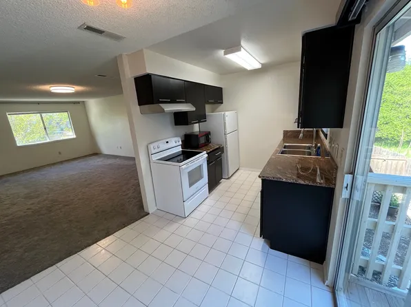 1655 Bramble Pl APT 3, Redding, CA 96002