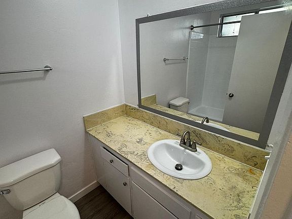 5th image of 510 N Harvard Blvd APT 2