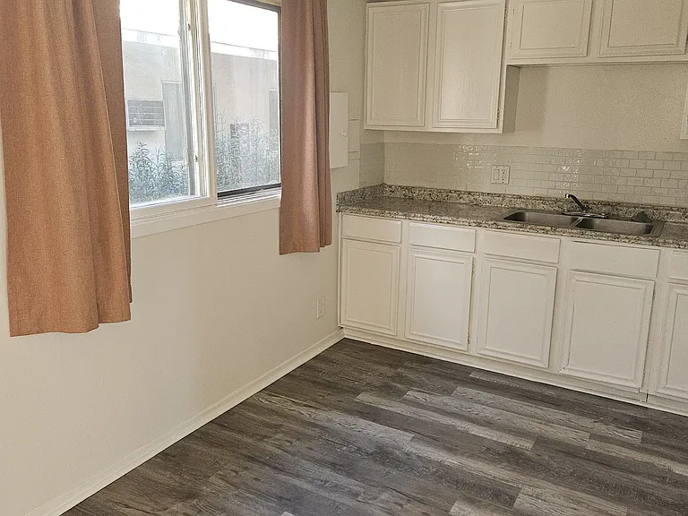 8809 Etiwanda Ave #27 — Photo 4