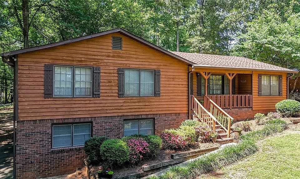 1st image of 328 Lake Forest Dr