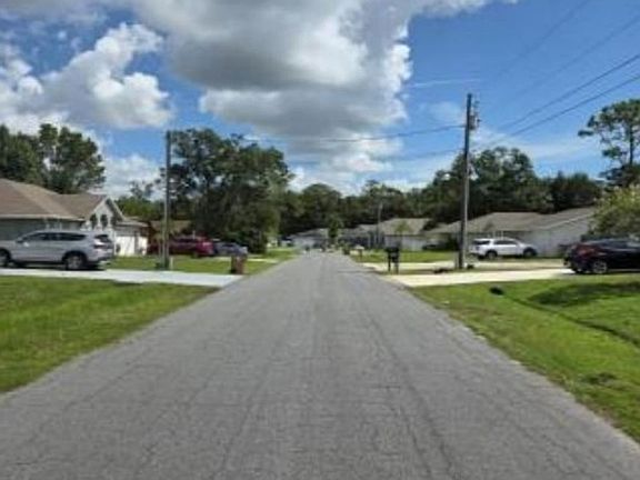 Exterior Neighborhood (street photo)