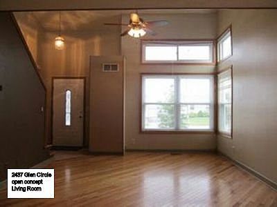 3rd image of 2437 Glen Cir W